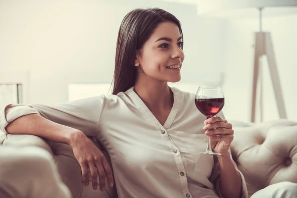 Girl in the living room — Stock Photo, Image