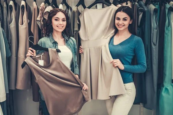 Girls doing shopping — Stock Photo, Image