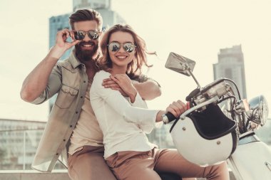 scooter üzerinde çift