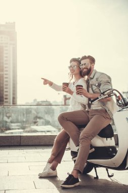 scooter üzerinde çift