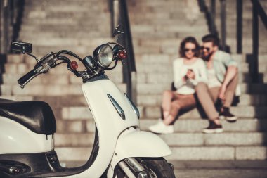 scooter üzerinde çift