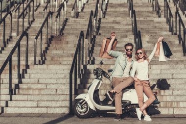 scooter üzerinde çift