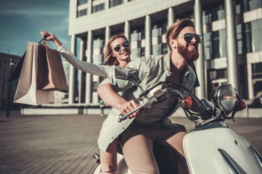 scooter üzerinde çift