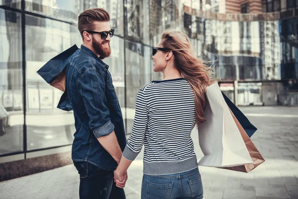 Pareja haciendo compras — Foto de Stock