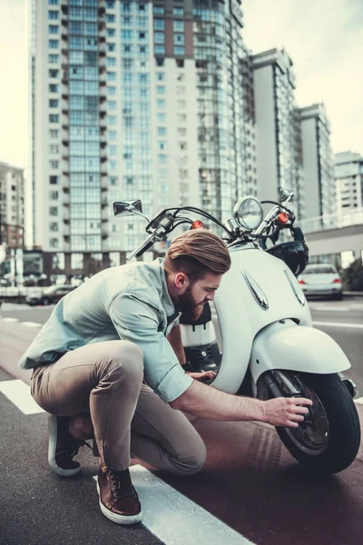 Scooter sorunlu adam