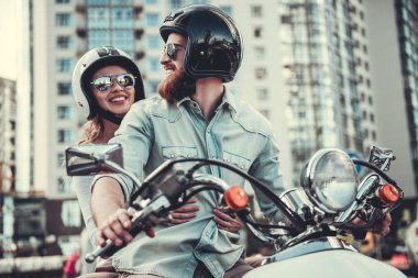 scooter üzerinde çift