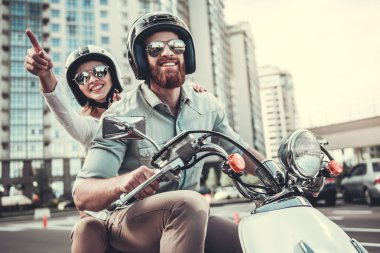 scooter üzerinde çift