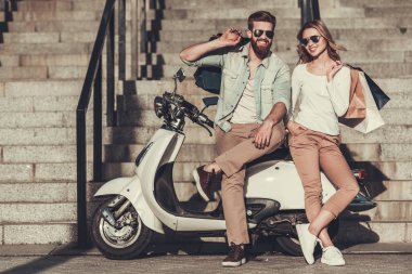 scooter üzerinde çift