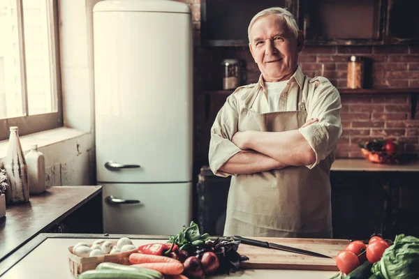 Old man in kitchen — Stock Photo, Image