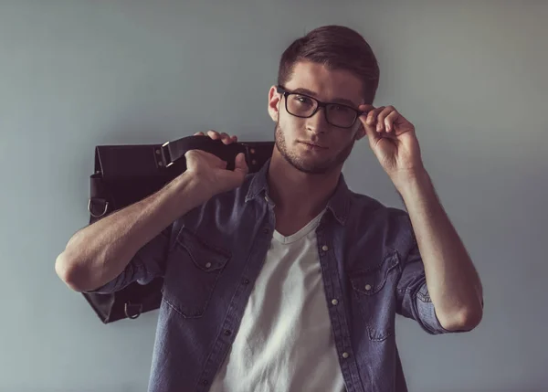 Joven empresario con estilo — Foto de Stock