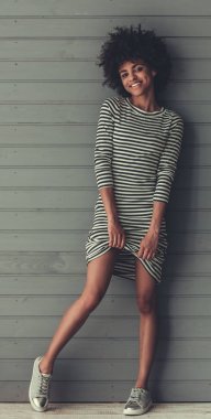 Şık Afro Amerikan kız