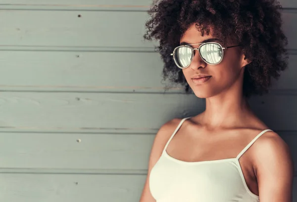 Bella ragazza afro americana — Foto Stock