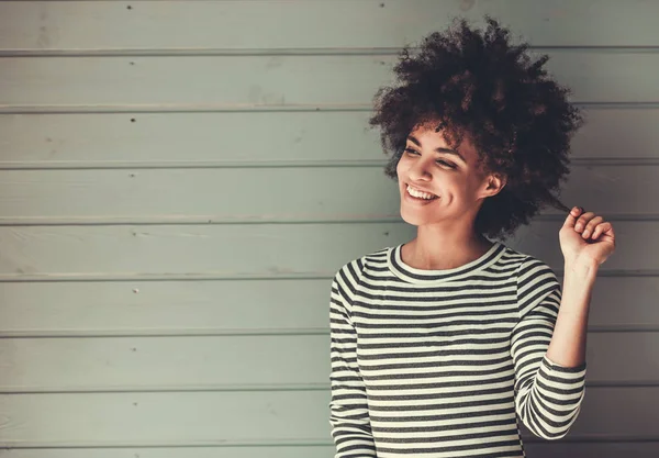 Stilfuld afro amerikansk pige - Stock-foto