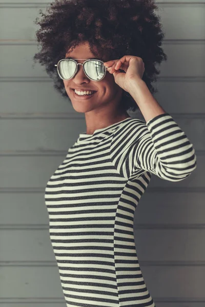 Menina afro-americana elegante — Fotografia de Stock