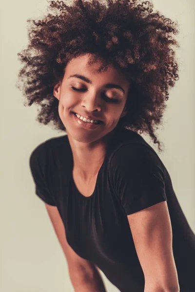 Menina afro-americana elegante — Fotografia de Stock