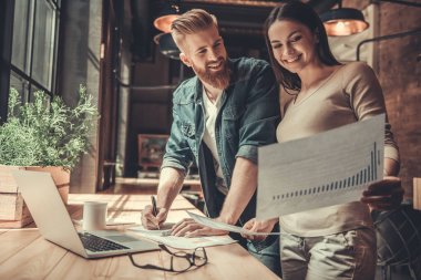 Ofiste çalışanlar.