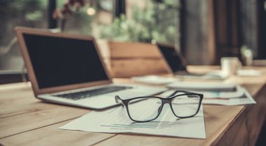 Ofis çalışma masası