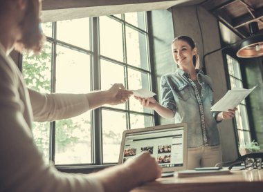 Ofiste çalışanlar.