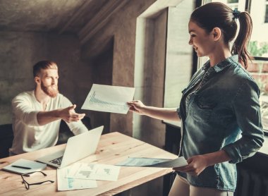 Ofiste çalışanlar.