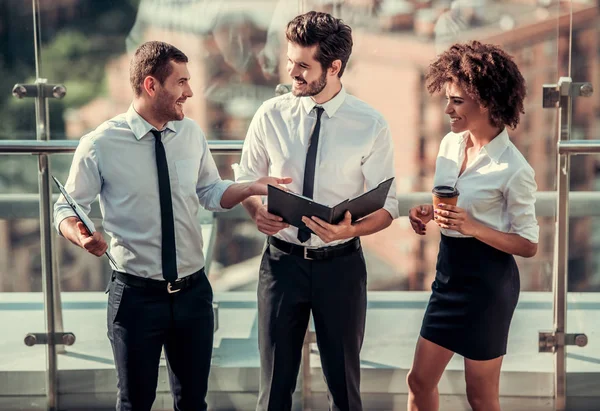 Gente de negocios trabajando — Foto de Stock