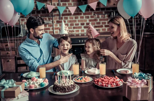 Family celebrating birthday — Stock Photo, Image