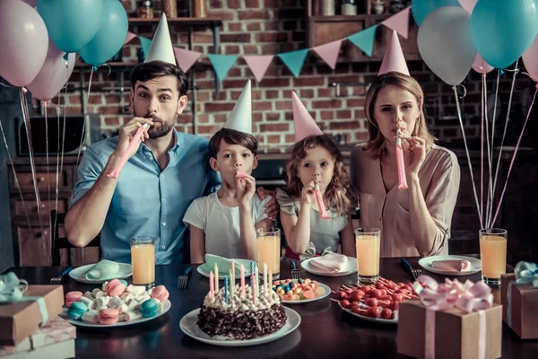 Family celebrating birthday — Stock Photo, Image