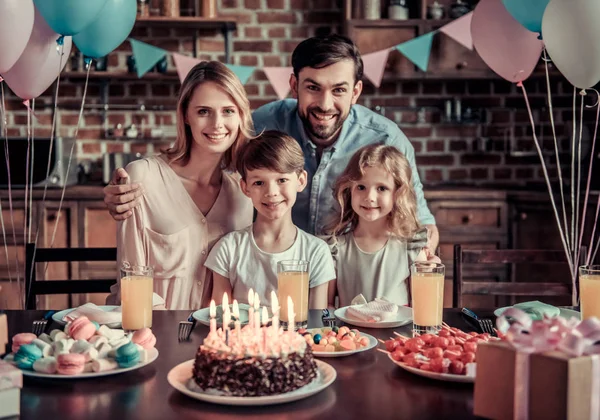 Family celebrating birthday — Stock Photo, Image