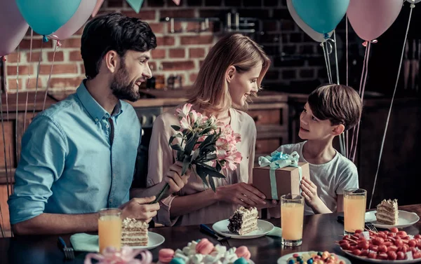 Aile doğum günü kutlaması