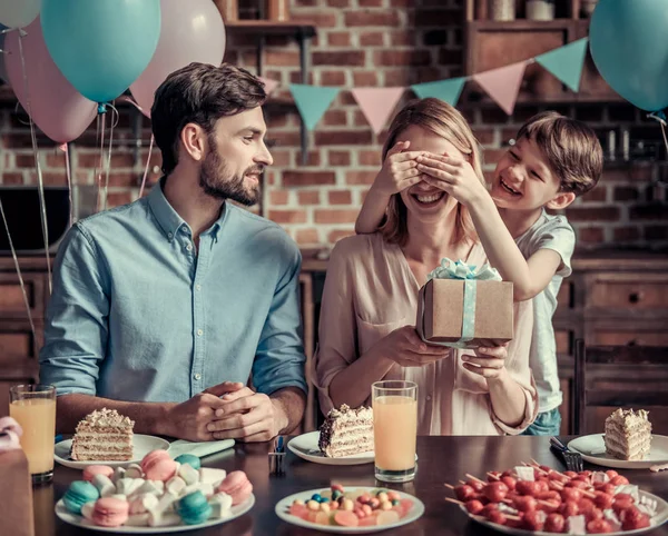 Aile doğum günü kutlaması