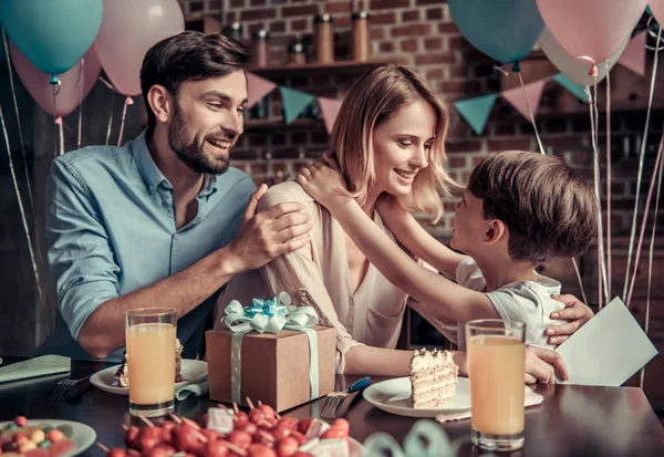 Aile doğum günü kutlaması