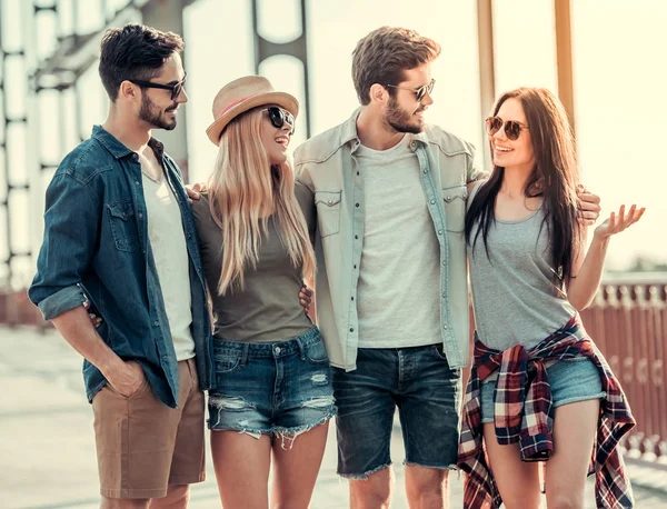 Young people walking outdoors — Stock Photo, Image