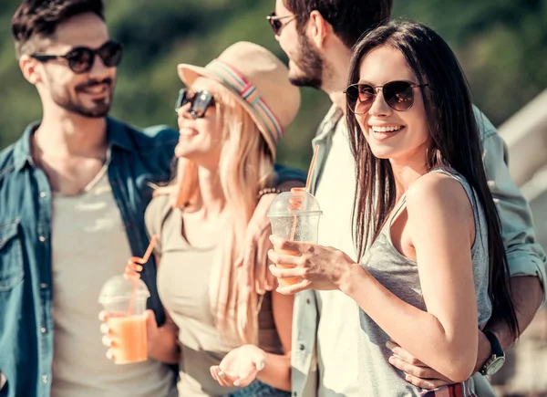 Young people walking outdoors — Stock Photo, Image