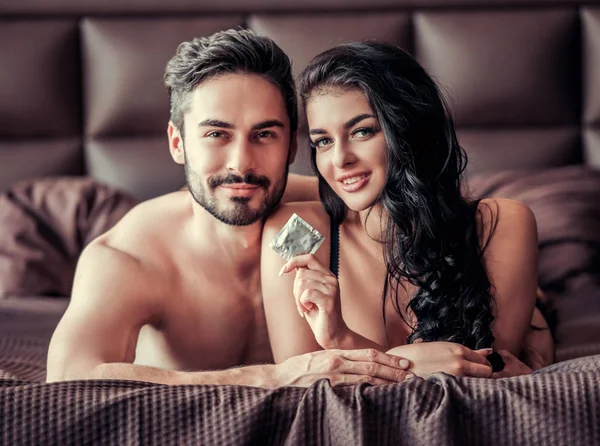 Sexy young couple — Stock Photo, Image