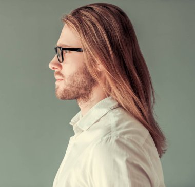 şık genç işadamı