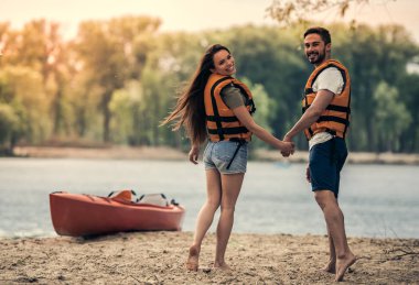 Kayık tarafından seyahat Çift