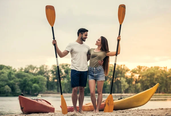 Kayık tarafından seyahat Çift