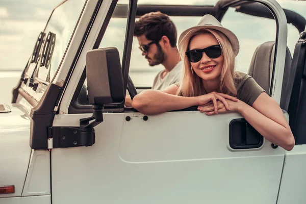 Couple travelling by car — Stock Photo, Image