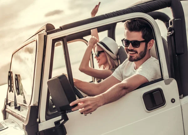 Couple travelling by car — Stock Photo, Image