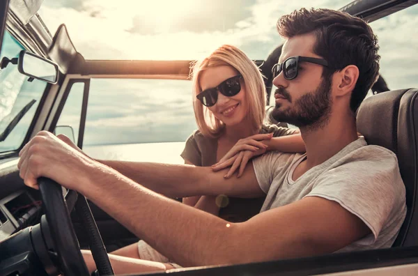 Couple travelling by car — Stock Photo, Image