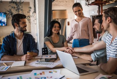 genç iş takım çalışması