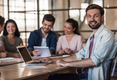 genç iş takım çalışması