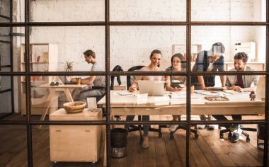 genç iş takım çalışması