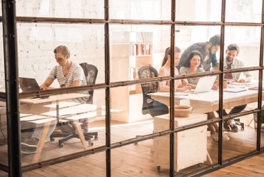 genç iş takım çalışması