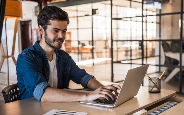 Çekici işadamı çalışma