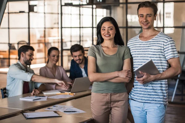 Trabajo en equipo empresarial joven —  Fotos de Stock