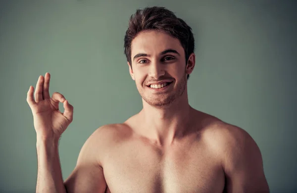 Jovem bonito — Fotografia de Stock