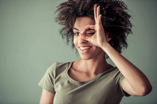 Menina afro-americana bonita — Fotografia de Stock