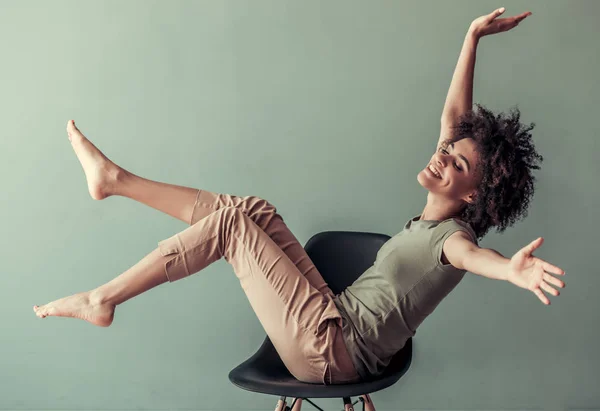 Hermosa chica afroamericana — Foto de Stock