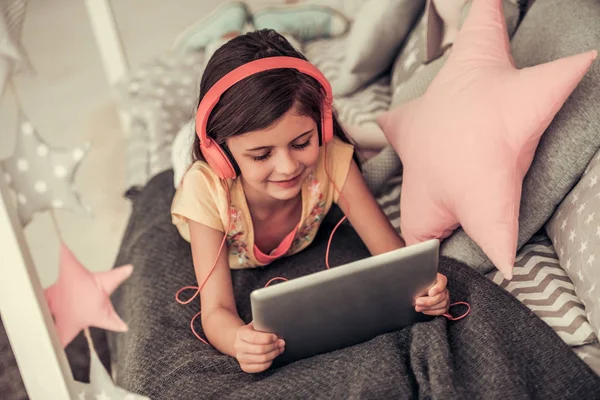 Niña en casa — Foto de Stock