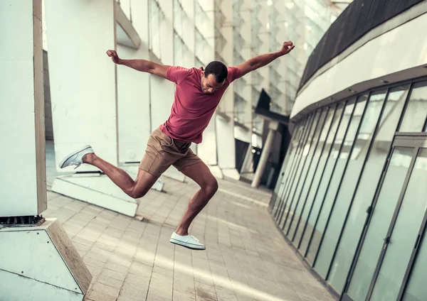 Afro American man in city — Stock Photo, Image